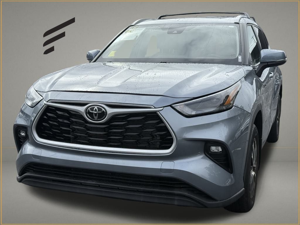 2022 Toyota Highlander XLE's photo