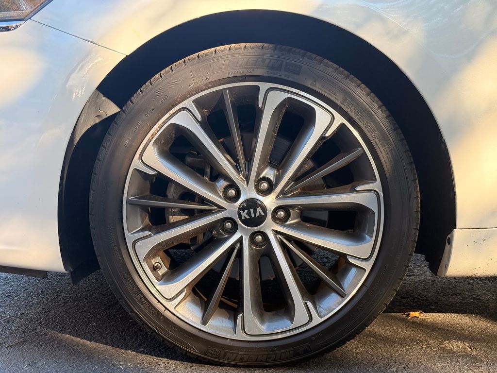 2019 Kia Cadenza Technology - Photo 10