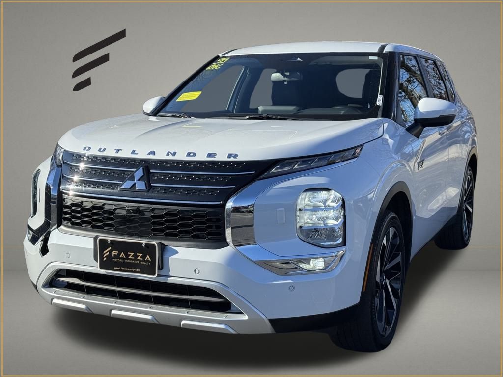 2024 Mitsubishi Outlander Plug-in Hybrid SE's photo