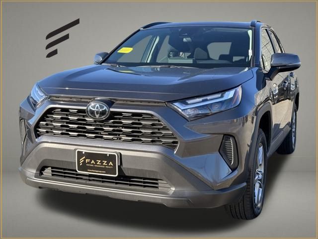 2025 Toyota RAV4 XLE's photo