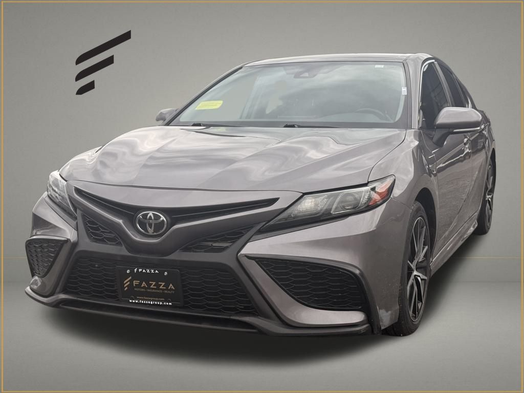2022 Toyota Camry SE's photo