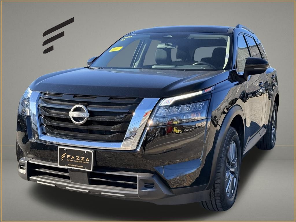 2025 Nissan Pathfinder SV's photo