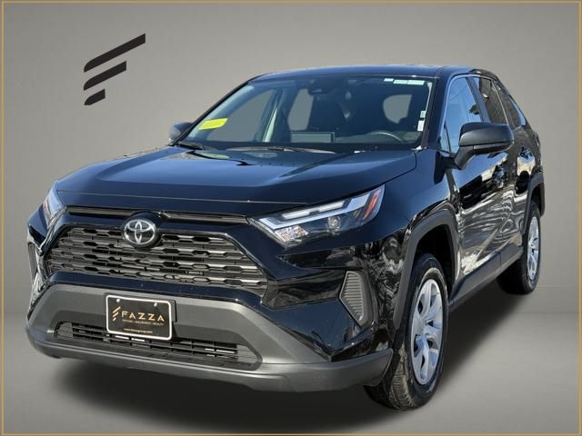 2025 Toyota RAV4 LE's photo