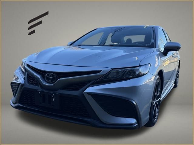 2024 Toyota Camry SE's photo