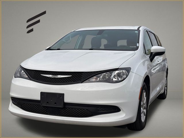 2022 Chrysler Voyager LX's photo