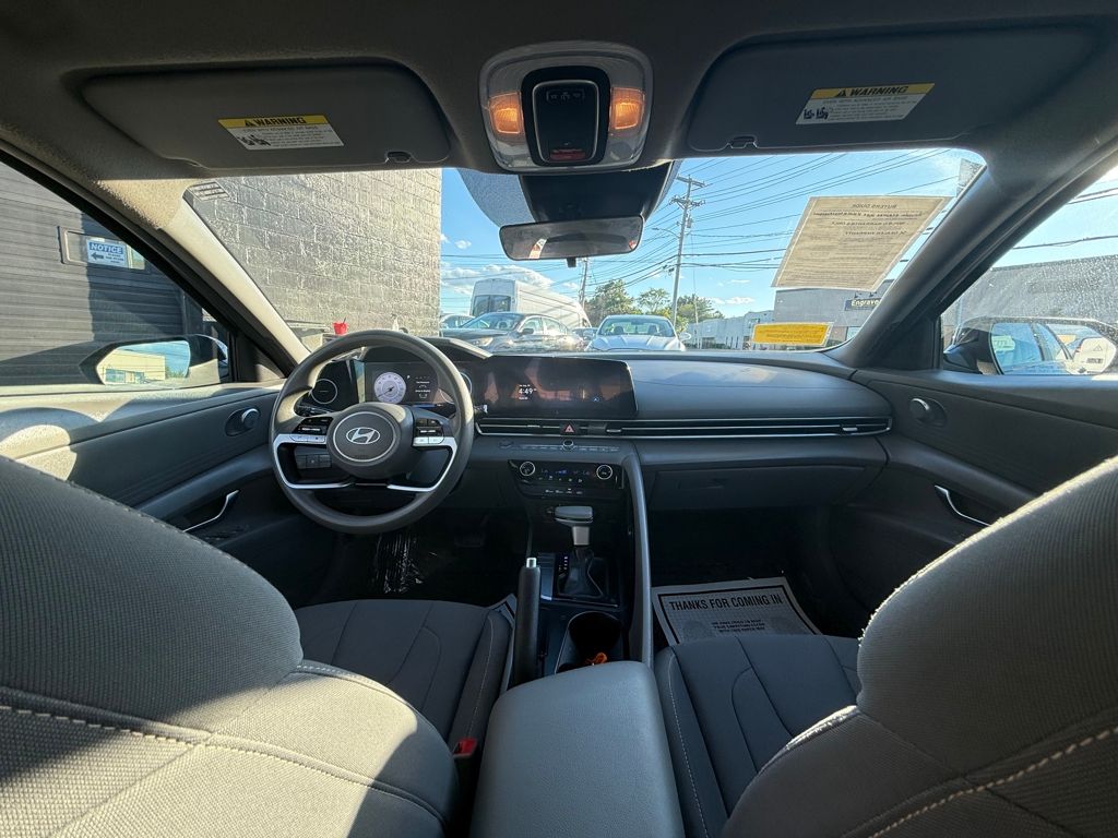 2024 Hyundai Elantra SEL - Photo 17