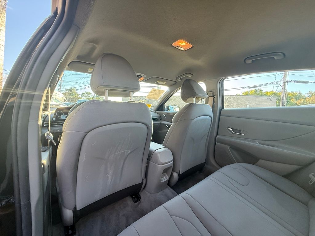 2024 Hyundai Elantra SEL - Photo 16