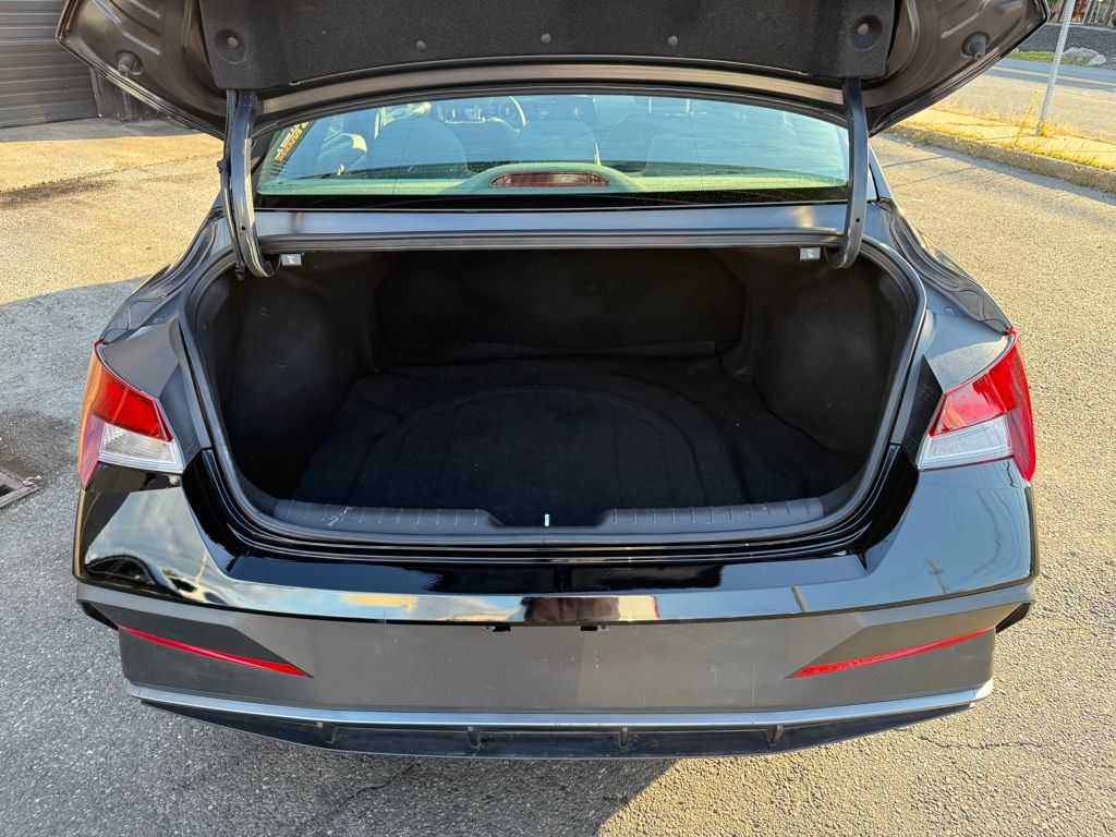 2024 Hyundai Elantra SEL - Photo 13