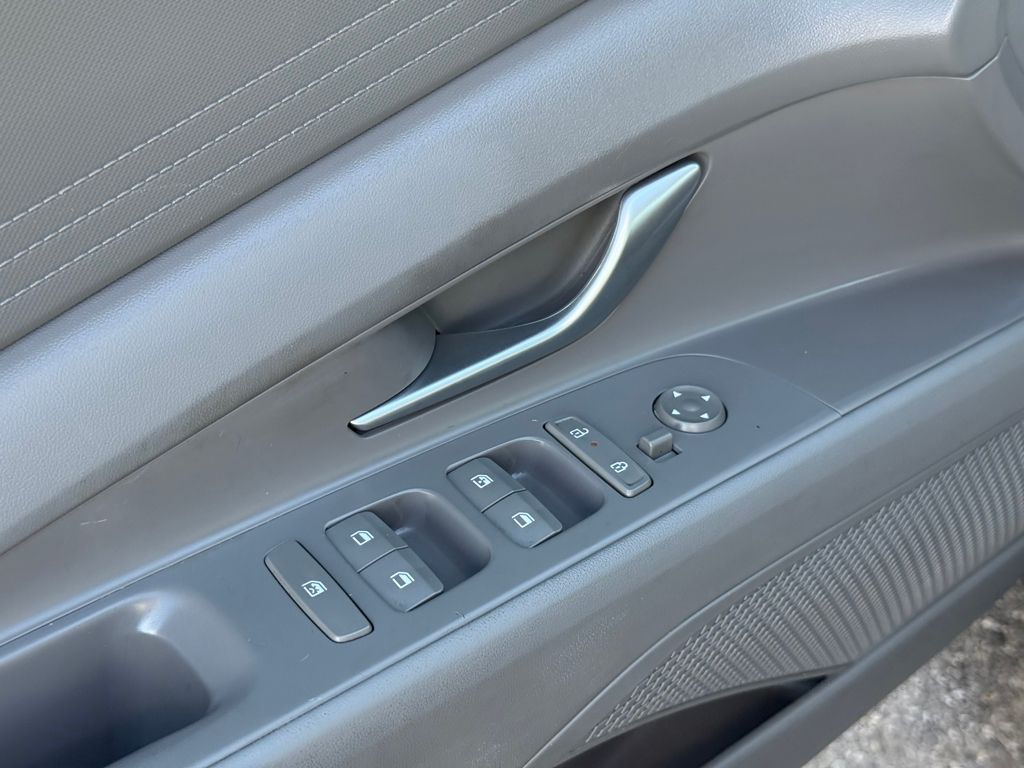 2024 Hyundai Elantra SEL - Photo 22