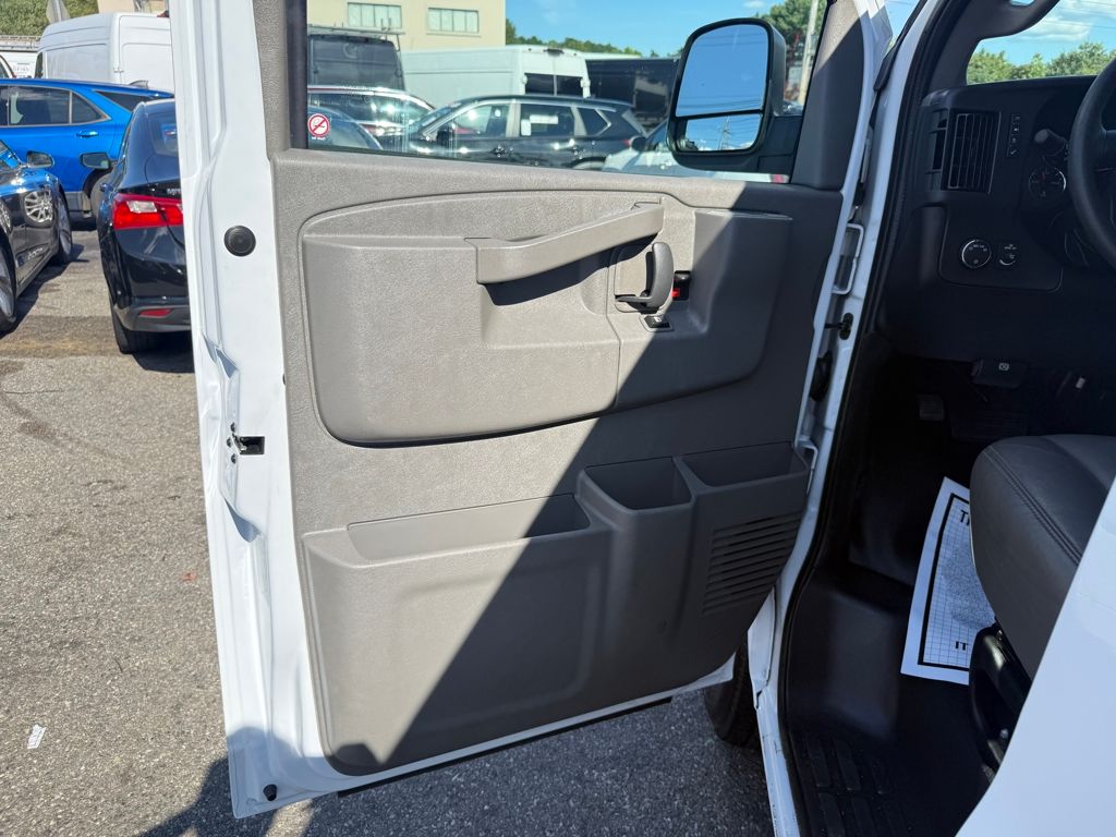 2024 Chevrolet Express Cargo Work Van - Photo 15