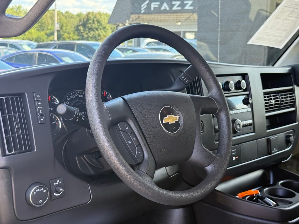 2024 Chevrolet Express Cargo Work Van - Photo 18