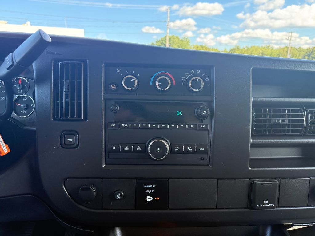2024 Chevrolet Express Cargo Work Van - Photo 26