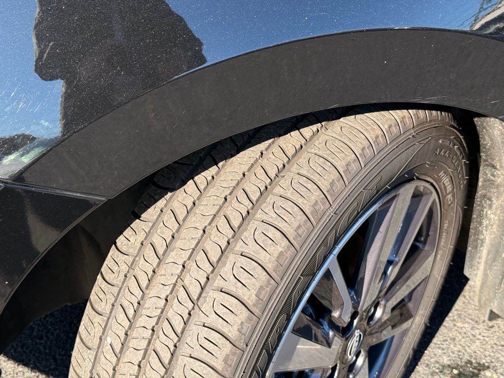2023 Nissan Versa Sedan SV - Photo 14