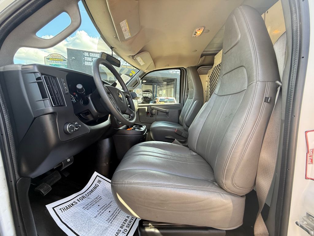 2024 Chevrolet Express Cargo Work Van - Photo 17