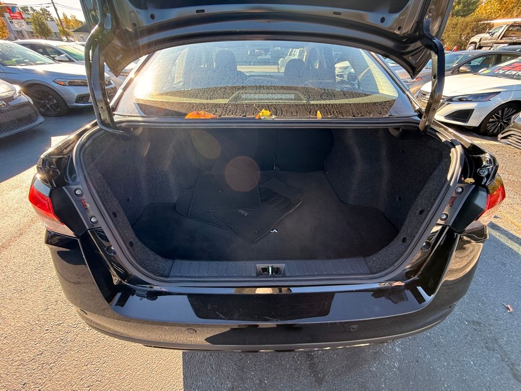 2023 Nissan Versa Sedan SV - Photo 16